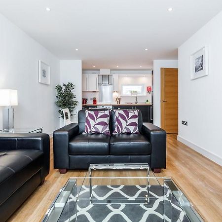 Roomspace Serviced Apartments - Abbot'S Yard Guildford Eksteriør billede