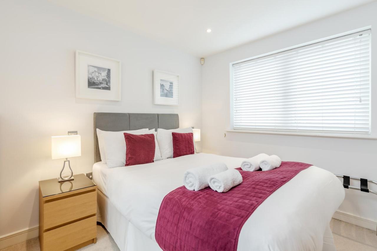 Roomspace Serviced Apartments - Abbot'S Yard Guildford Eksteriør billede