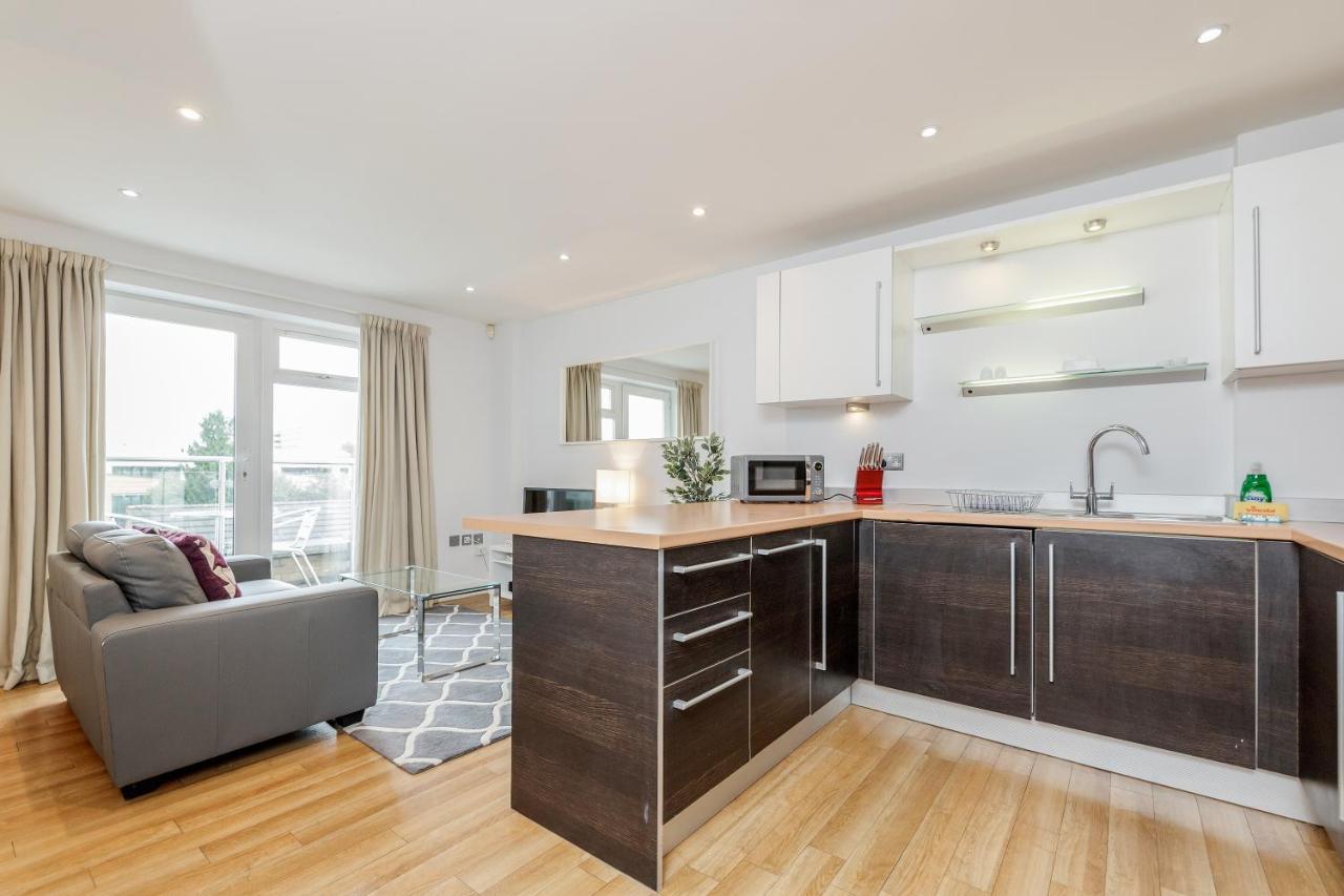 Roomspace Serviced Apartments - Abbot'S Yard Guildford Eksteriør billede