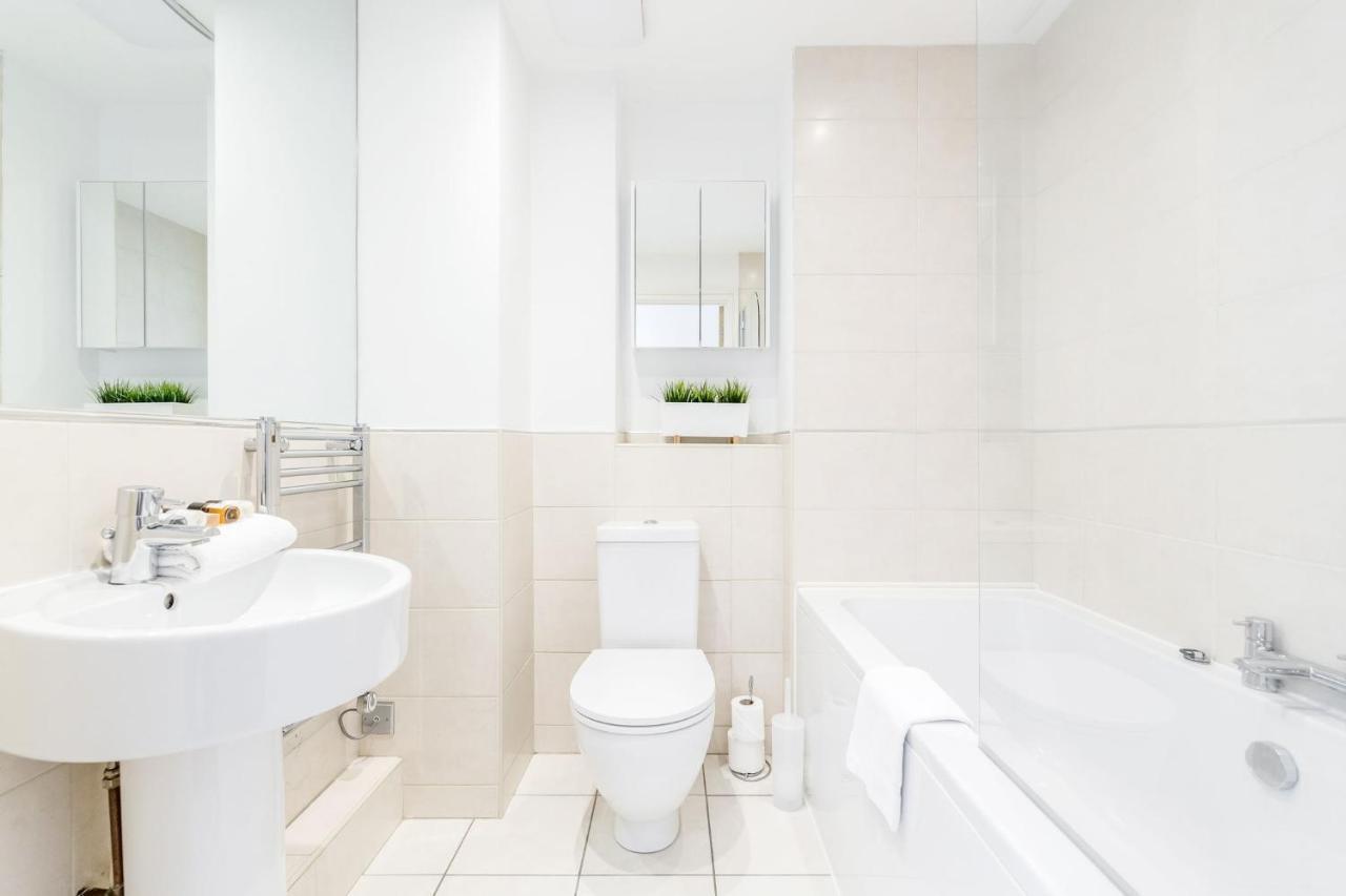 Roomspace Serviced Apartments - Abbot'S Yard Guildford Eksteriør billede