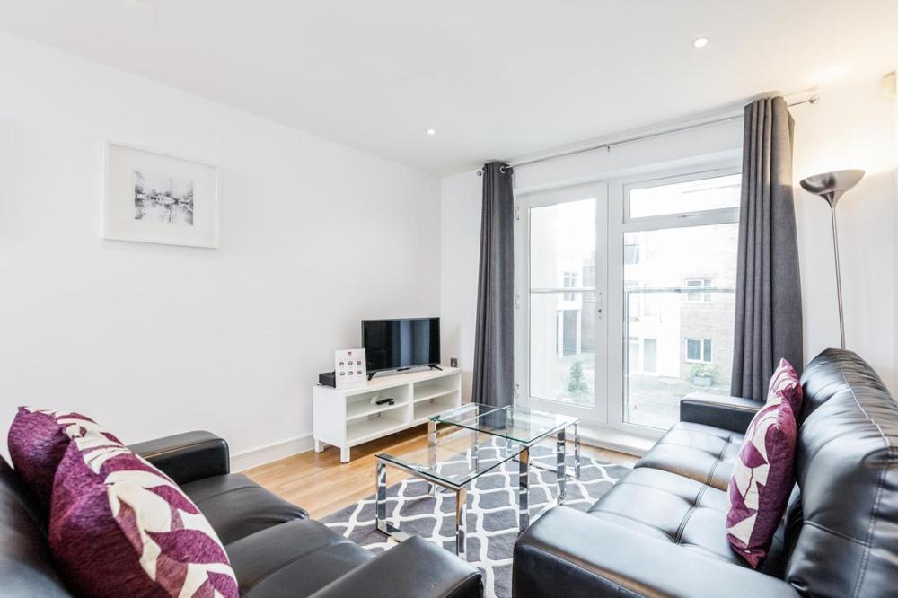 Roomspace Serviced Apartments - Abbot'S Yard Guildford Eksteriør billede
