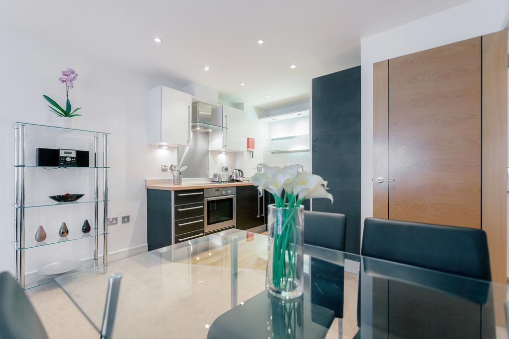 Roomspace Serviced Apartments - Abbot'S Yard Guildford Eksteriør billede